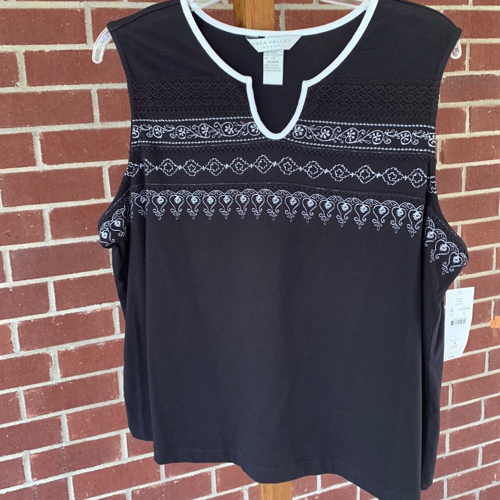 NWT - Napa Valley - Decorative Lace Overlay with White Embroidered Tank